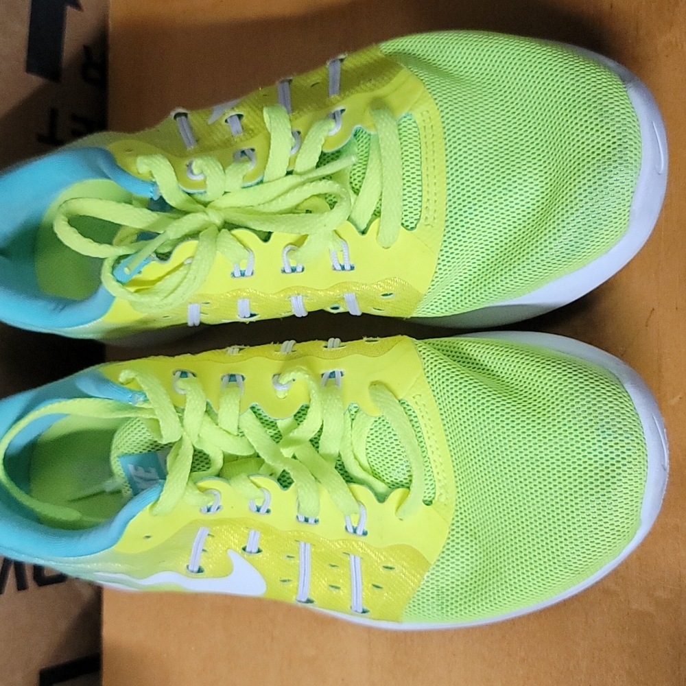 Women nike running shoes